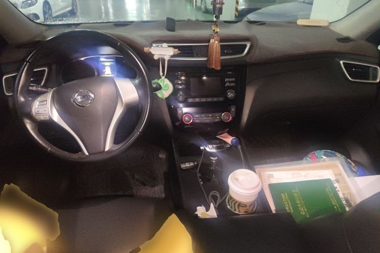 Used Nissan X-Trail 2015 2.0L CVT Comfort MAX Edition 2WD Center Console