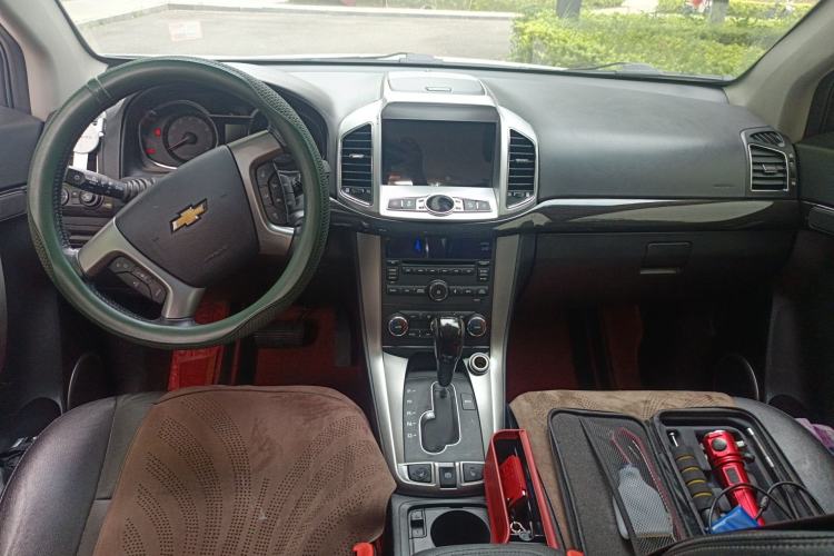 Used Chevrolet Captiva 2017 2.4L 4x4 Flagship Edition 7-Seater Center Console