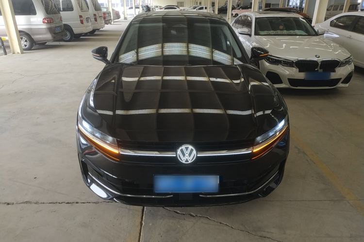 Used Volkswagen Magotan 2024 300TSI DSG Prestige Edition—A Real Eye-Catcher Front