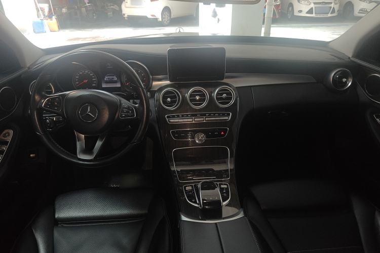 Used Mercedes-Benz C-Class 2015 C 200 L Interior 6