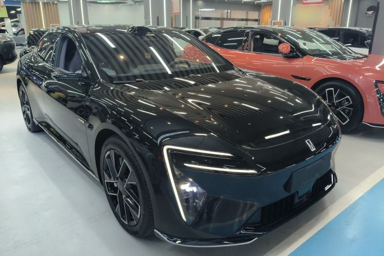 Used Avatr 06 2025 Ultra Pure Electric Edition Front Right 45 Deg