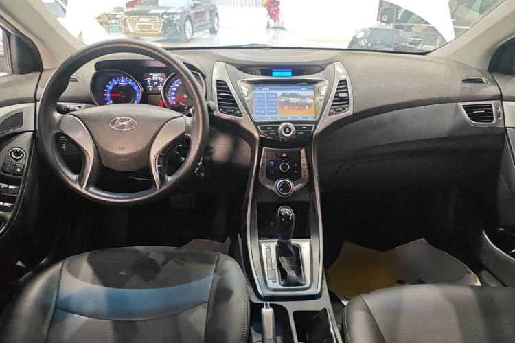 Used Hyundai Elantra (5th Generation / Langdong) 2015 1.6L Automatic Fashion Model Center Console