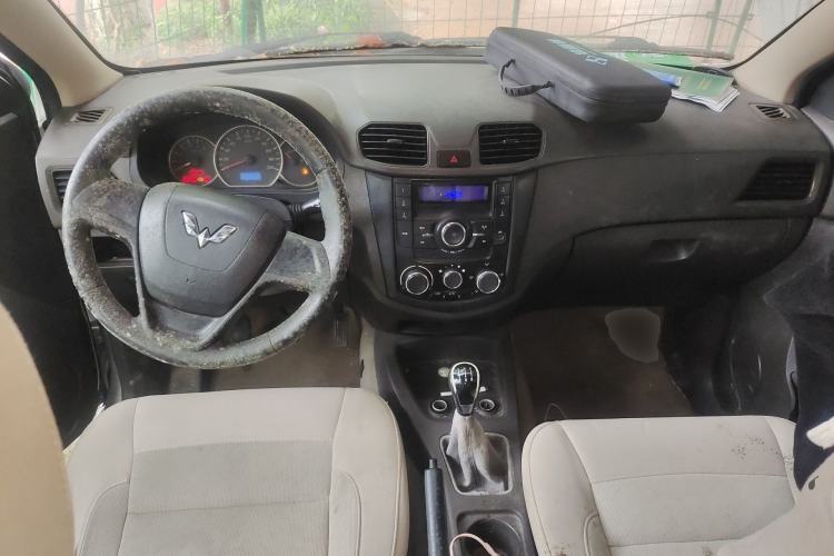 Used Wuling Hongguang 2015 1.5L S Base Model China IV Center Console