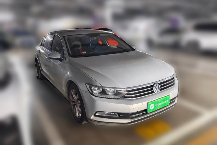 Used Volkswagen Magotan 2018 Facelift 330TSI DSG Luxury Model Front Right 45 Deg