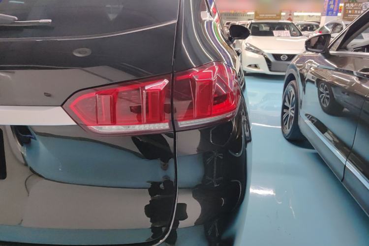 Used Wey VV5 2021 1.5T Two-Wheel Drive Color Pioneer
