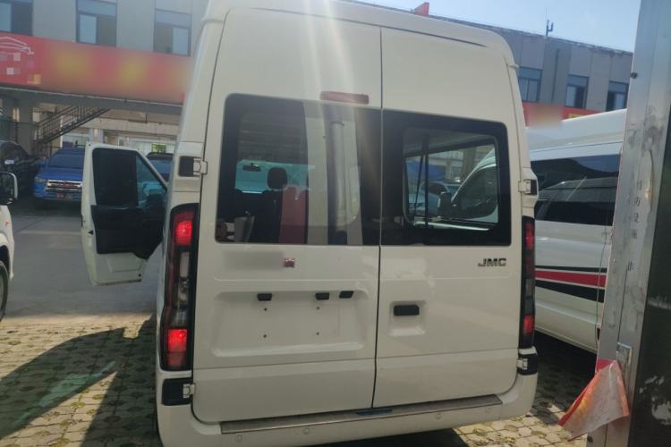 Used JMC Fushun 2023 2.0T Automatic Mid-Range High-Roof Commercial Multi-Purpose 7-Seater Passenger Vehicle