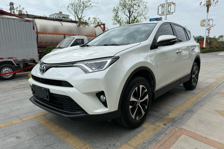Used Toyota RAV4 2016 2.0L CVT Two-Wheel Drive Fashion Edition China V Standard