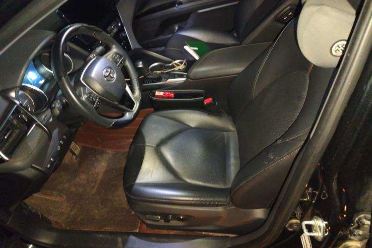 Used Toyota Camry 2023 2.0G Luxury Edition
