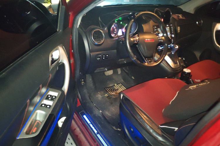 Used Haval H6 2013 Upgraded Model 2.4L Automatic Two-Wheel Drive Prestige Version
