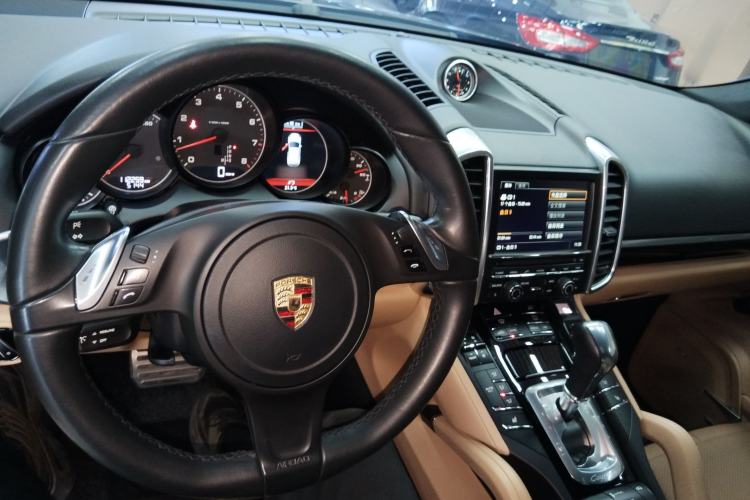 Used Porsche Cayenne 2014 Cayenne Platinum Edition 3.0T Center Console