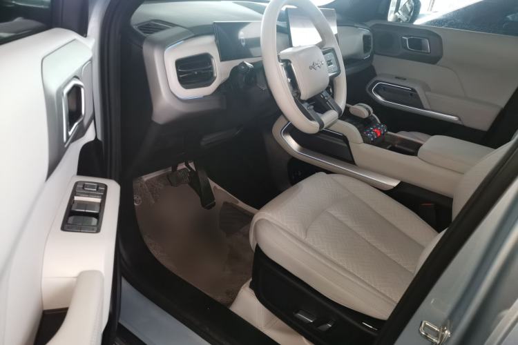 Used Formula Leopard Titanium 3 2025 501 km All-Wheel Drive Intelligent Driving Max Edition