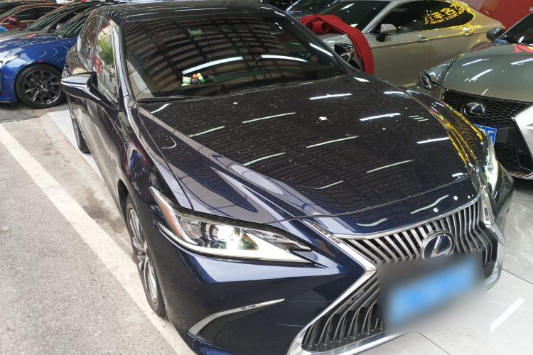 Used Lexus ES 2018 300h Premier Edition China V Standard Front Right 45 Deg