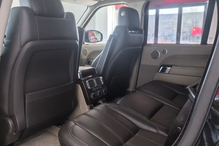 Used Land Rover Range 2015 3.0 SC V6 Vogue Interior 4