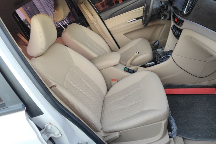 Used Baojun 730 2016 Revised 1.5L Manual Standard Version 7 Seats China V Emission Standard Right Front Seat