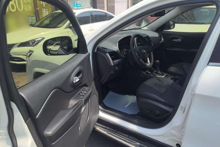 Used Jeep Cherokee 2017 2.4L Professional Smart Edition