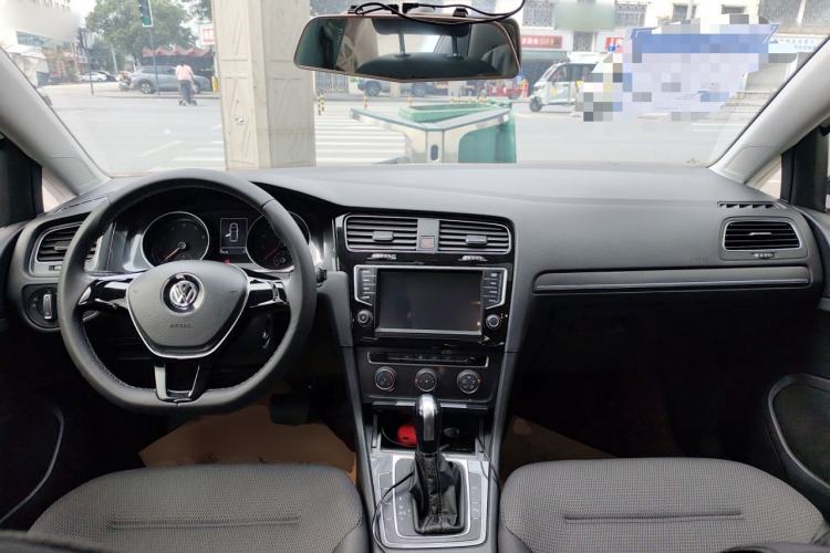 Used Volkswagen Golf 2017 1.6L Automatic Comfort Million-Vehicle Anniversary Edition