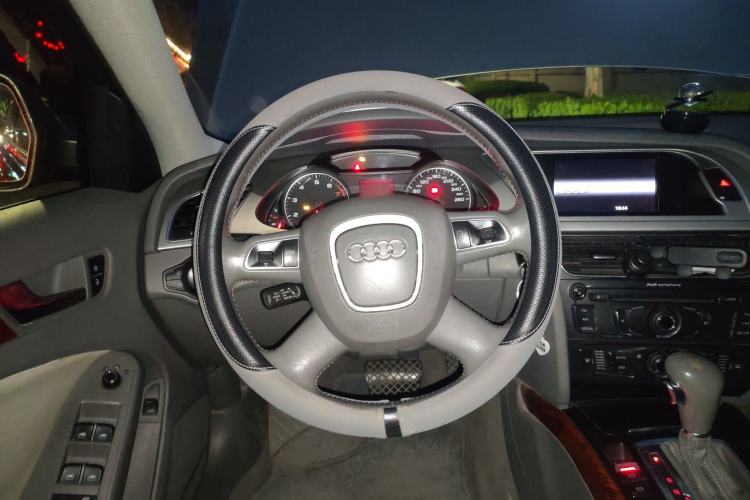 Used Audi A4L 2012 2.0 TFSI automatic Comfort trim level