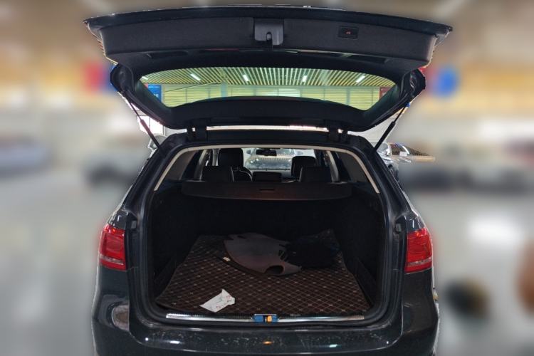 Used Volkswagen Magotan 2012 Travel Edition 2.0 TSI Comfort Version Trunk