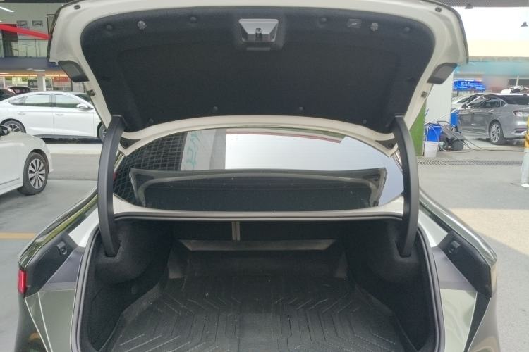 Used Lynk & Co 07 2024 EM-P 126 Long-Range Halo Trunk