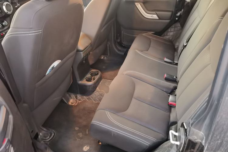 Used Jeep Wrangler 2014 3.0L Sahara Four-Door Edition