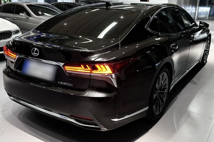 Used Lexus LS 2018 500h Executive Edition China VI Exterior 3