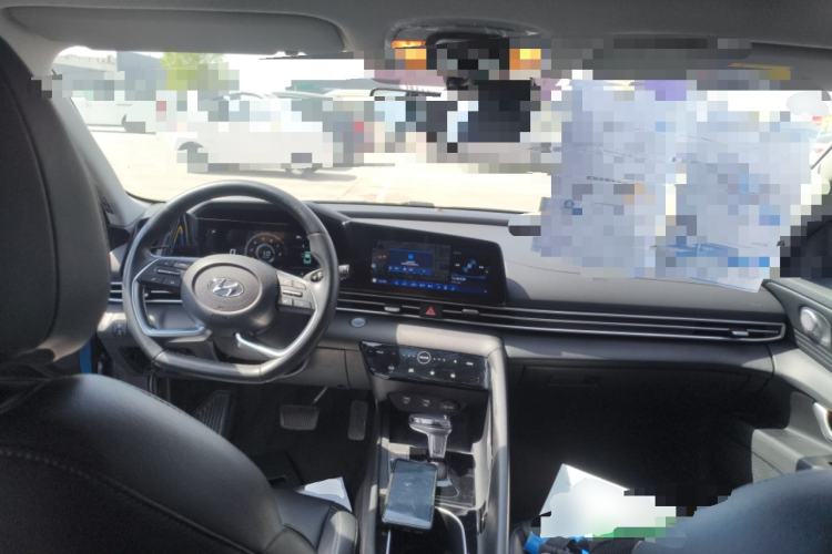 Used Hyundai Elantra 2021 1.5L CVT LUX Prestige Edition Center Console