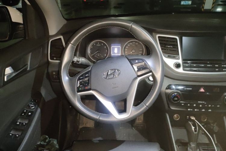 Used Hyundai Tucson 2015 1.6T Dual-Clutch Two-Wheel-Drive Smart Model
