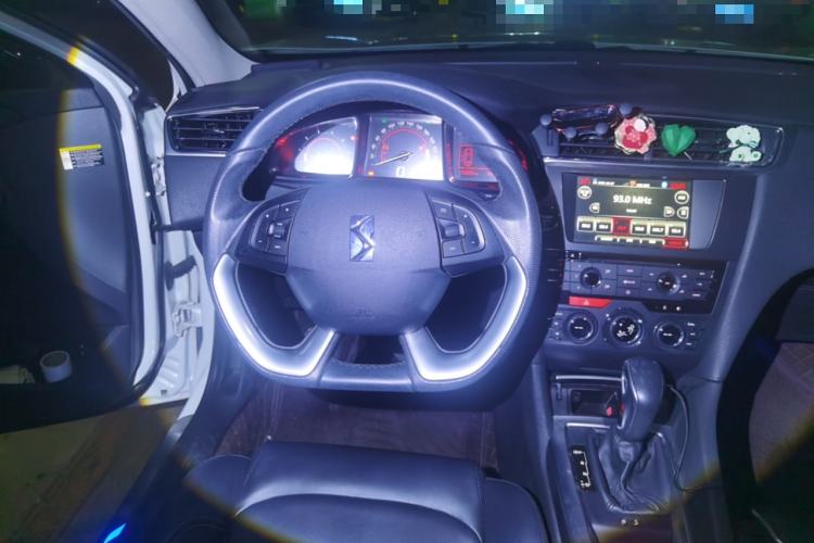 Used DS 6 2014 1.6T Luxury Edition THP160