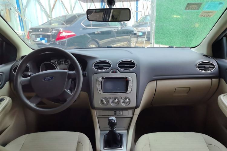 Used Ford Focus 2013 Sedan Classic 1.8L Manual Base Model Center Console