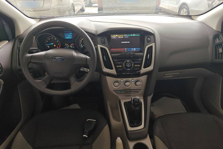 Used Ford Focus 2012 Sedan 1.6L Manual Comfort Model
