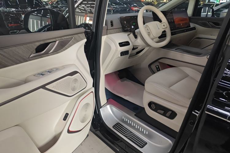 Used Wey Gaoshan 2025 Four-Wheel Drive Alpine 8 Driver Seat