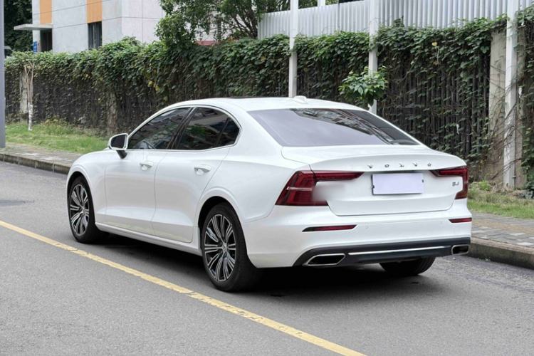 Used Volvo S60 2022 B4 Zhiyuan Luxury Edition Exterior 4