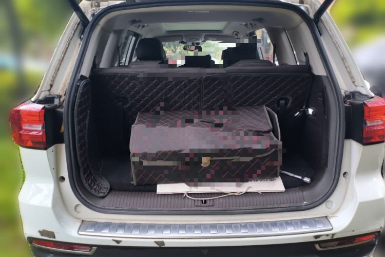 Used Roewe RX8 2018 30T Smart Connectivity Two-Wheel Drive Flagship Edition
