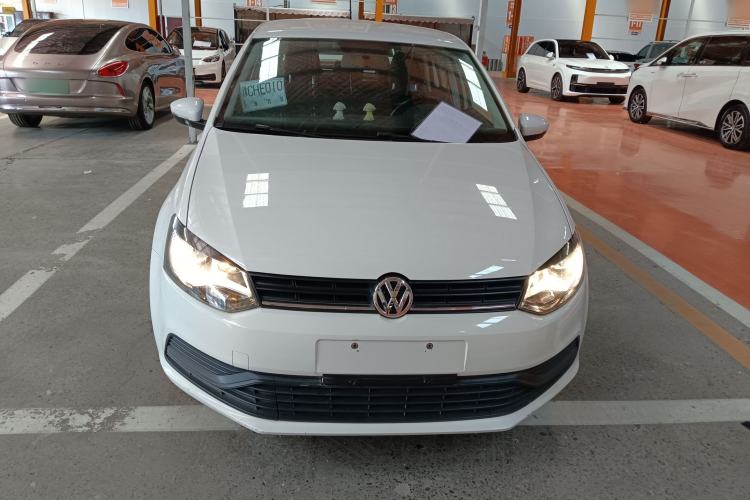 Used Volkswagen Polo 2016 1.4L Manual Fashion Model Front