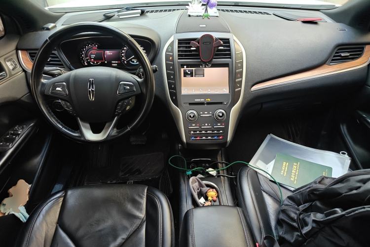 Used Lincoln MKC 2018 2.0T Two-Wheel Drive Luxury Edition Center Console