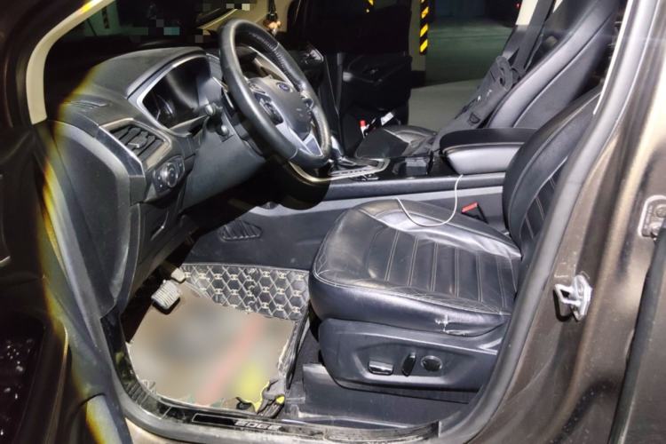 Used Ford Edge 2015 2.0T GTDi Two-Wheel-Drive High-Line Version