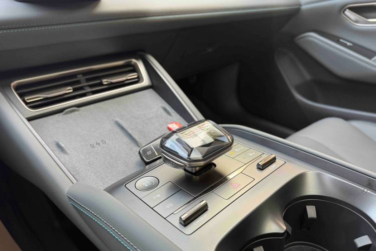 Used BYD Qin L 2025 DM-i Smart Drive 120KM Superior Model Interior 5