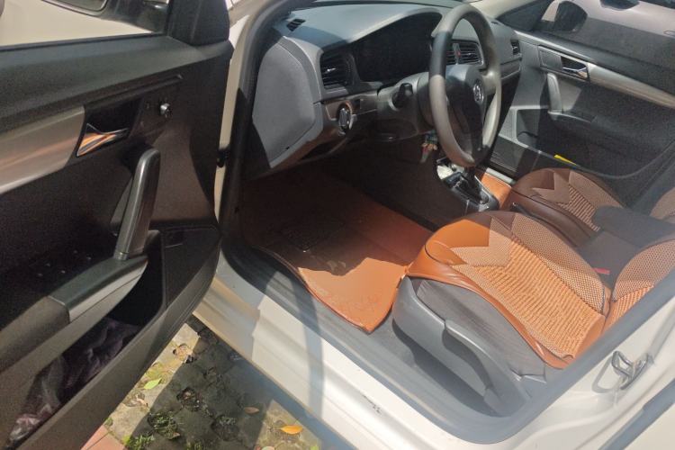 Used Volkswagen Lavida 2013 Revised Classic 1.6L Automatic Fashion Edition
