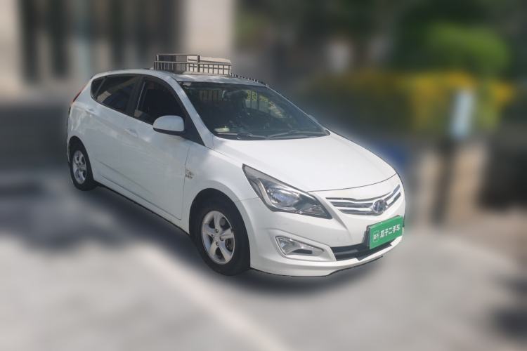 Used Hyundai Verna (older generation) 2011 Hatchback 1.4L Automatic Fashion GT Front Right 45 Deg