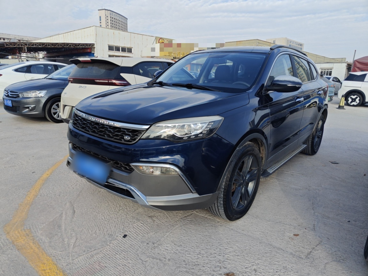 Под передней частью автомобиля