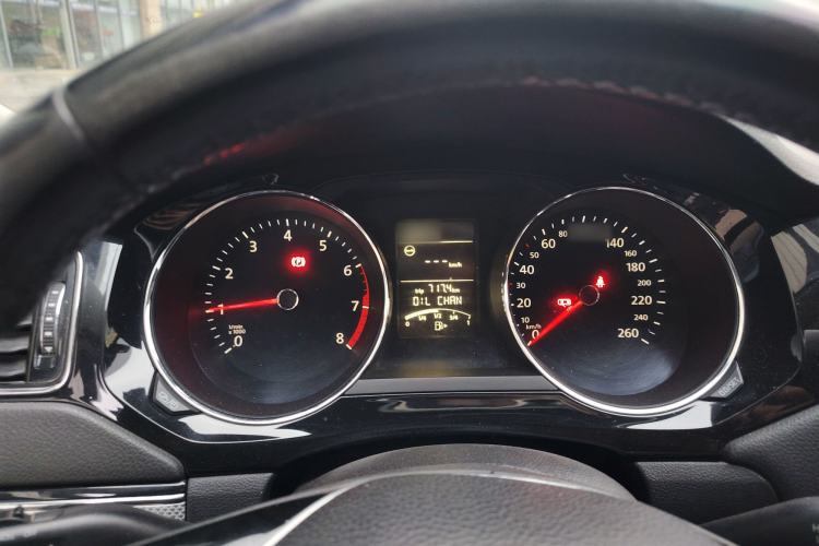 Used Volkswagen Sagitar 2015 1.6L Manual Comfort Model
