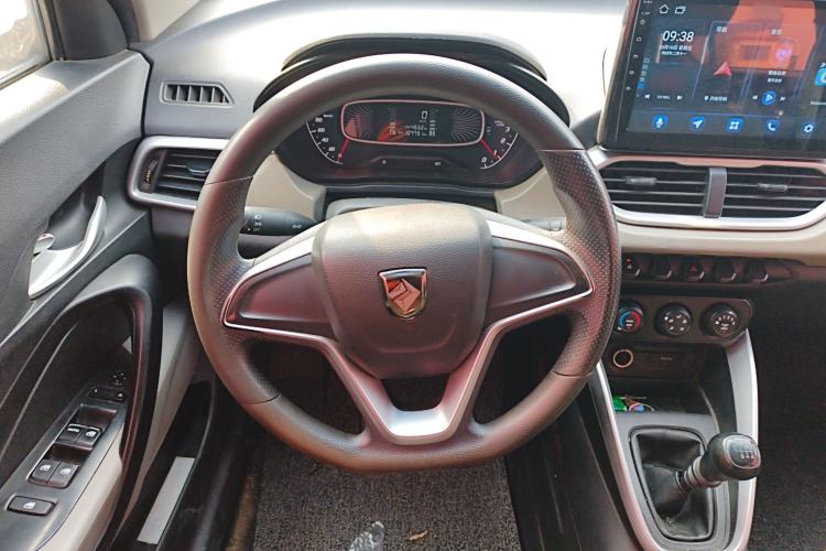 Used Baojun 510 2017 1.5L manual Comfort trim