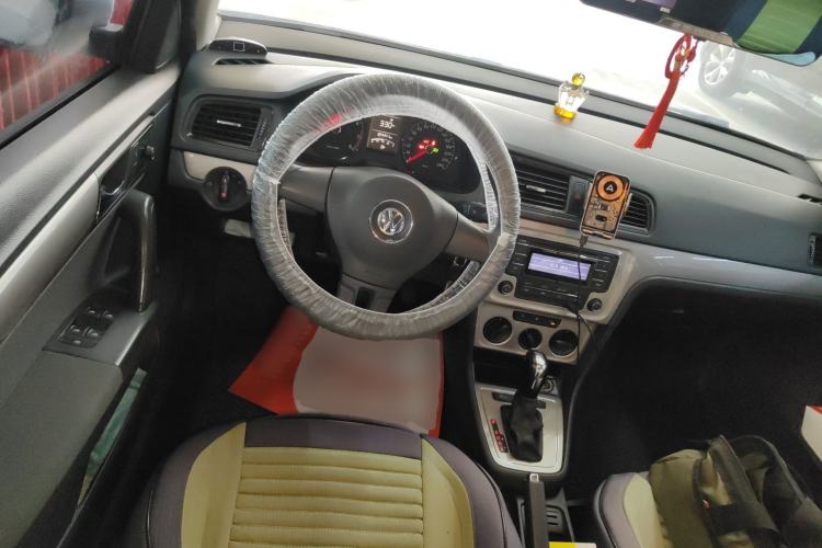 Used Volkswagen Lavida 2013 Revised Classic 1.6L Automatic Fashion Edition