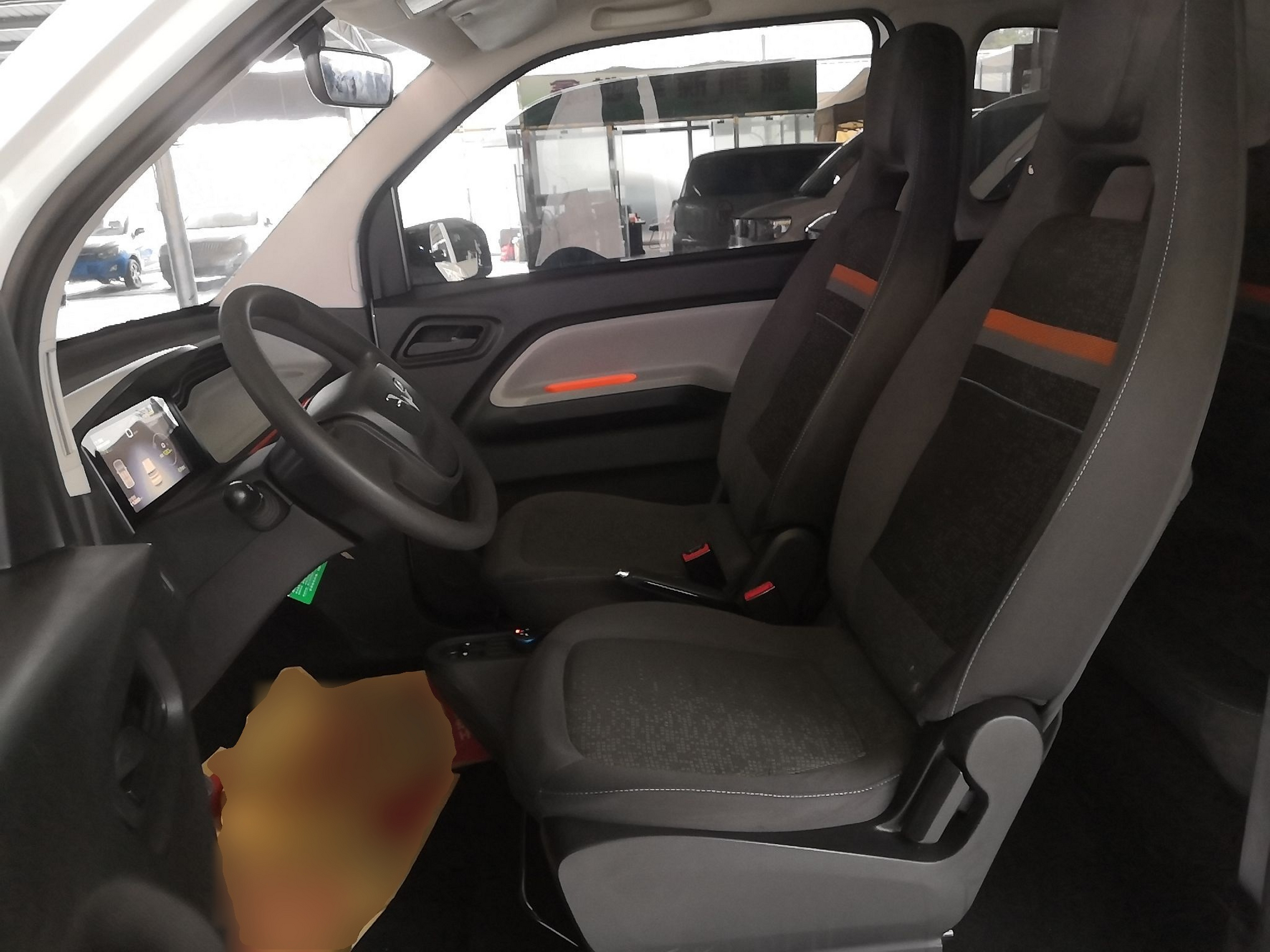 Переднее сиденье в автомобиле