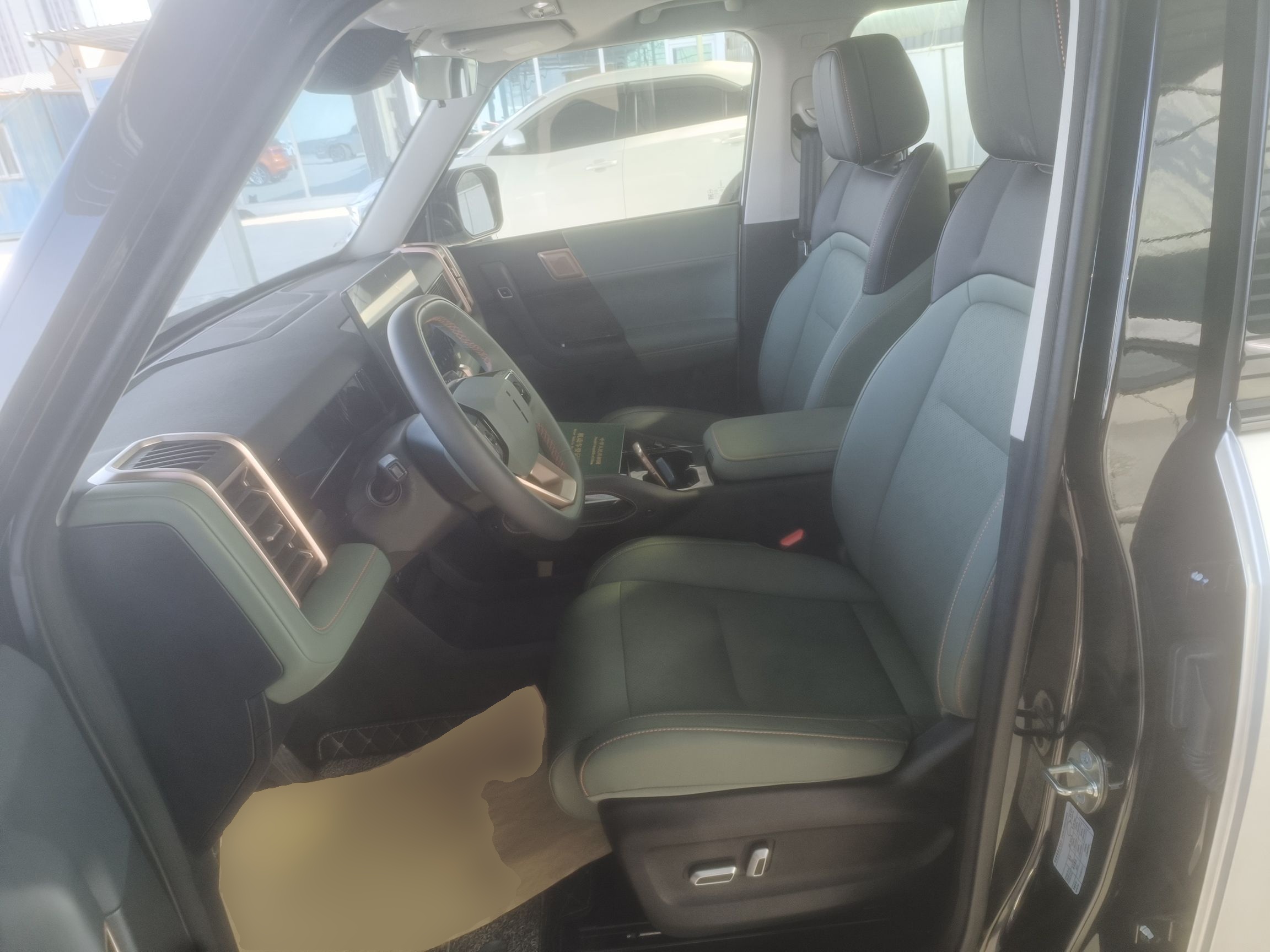 المقاعد الأمامية داخل السيارة