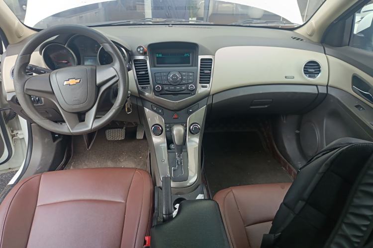 Used Chevrolet Cruze 2015 1.5L Classic SE AT Center Console