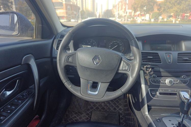 Used Renault Latitude 2011 2.0L CVT Luxury Navigation Edition
