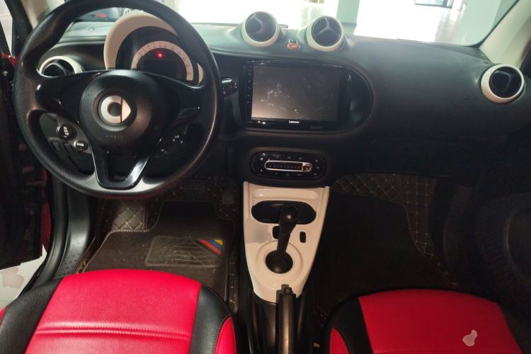 Used smart fortwo 2015 1.0L 52 kW hardtop Dynamic version