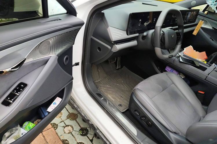 Used VOYAH PASSION 2024 PHEV Four-Wheel Drive Ultra-Long Range Executive Edition