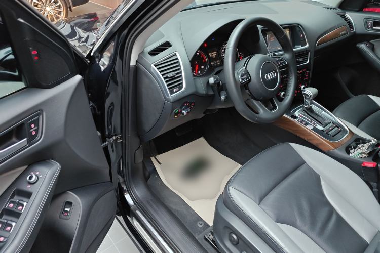 Used Audi Q5 2017 Plus 40 TFSI Technology Model